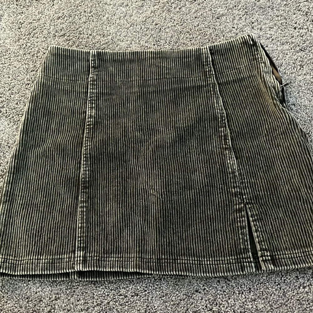 Boutique Autumn Skirt with zippers on side